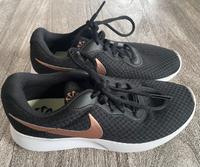 Nike Sneakers Tanjun Gr. 38 schwarz/bronze Bayern - Schwabach Vorschau