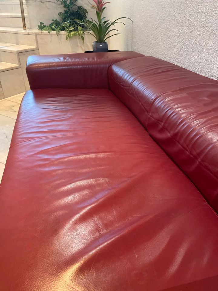 Leder Sofa Retro Original Bauhaus Schleiflack rot in Worms