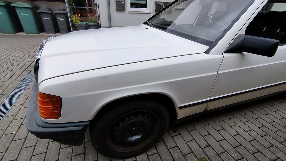 Mercedes 190E W201 in Velden