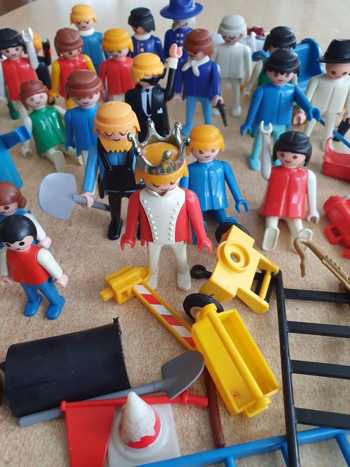 Playmobil Konvolut 30 Figuren !  und diverses... in Herne
