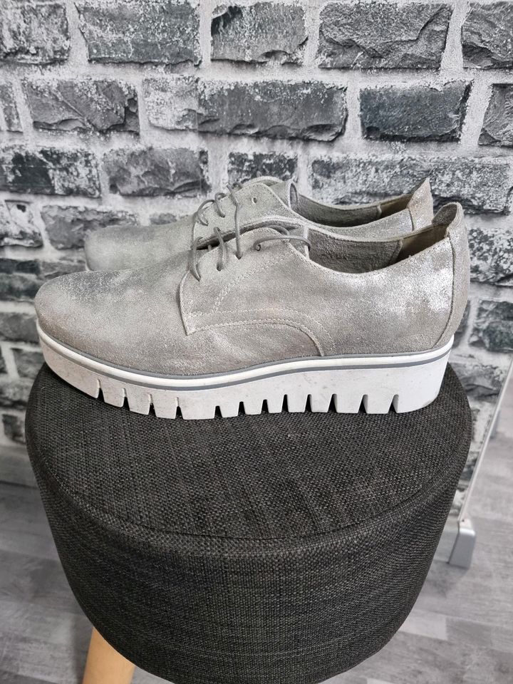 Tamaris Sneaker Silber Leder Gr 40 Neu in Leverkusen