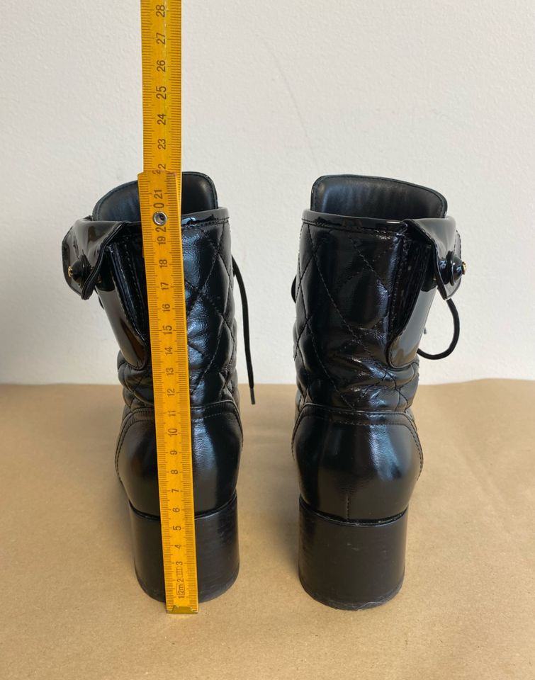 Original Chanel Stiefeletten Leder Schwarz Gr. 36,5 in Berlin