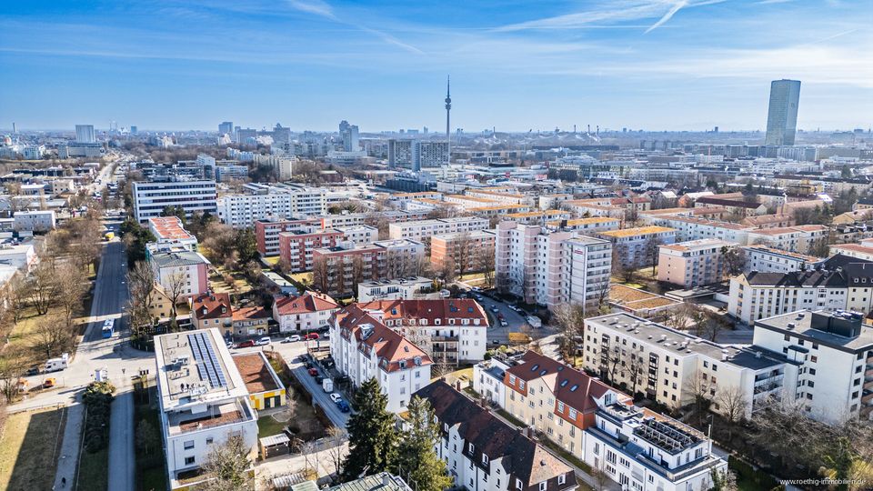 Charmanter Altbau direkt am Park. Helle 3-Zi-Whg. mit großer Wohnküche & Balkon zum ruhigen Innenhof in München