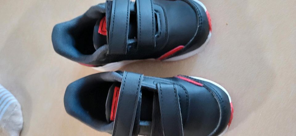 Baby adidas Schuhe in Bielefeld