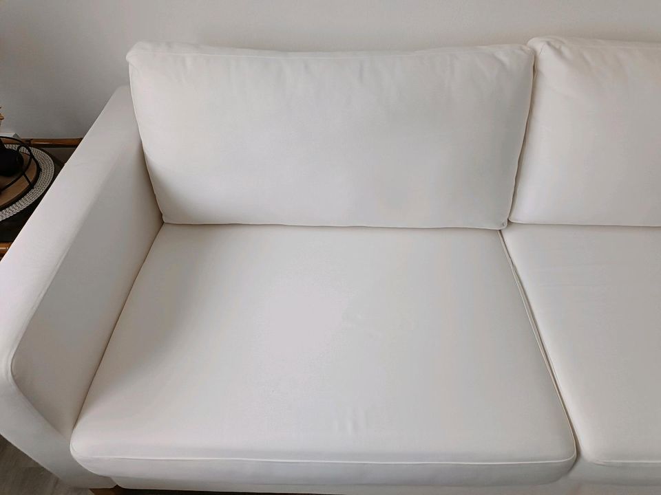 Ikea Karlstad 3-Sitzer Sofa weiß mit Hocker, bis Pfingstmontag in Siegen