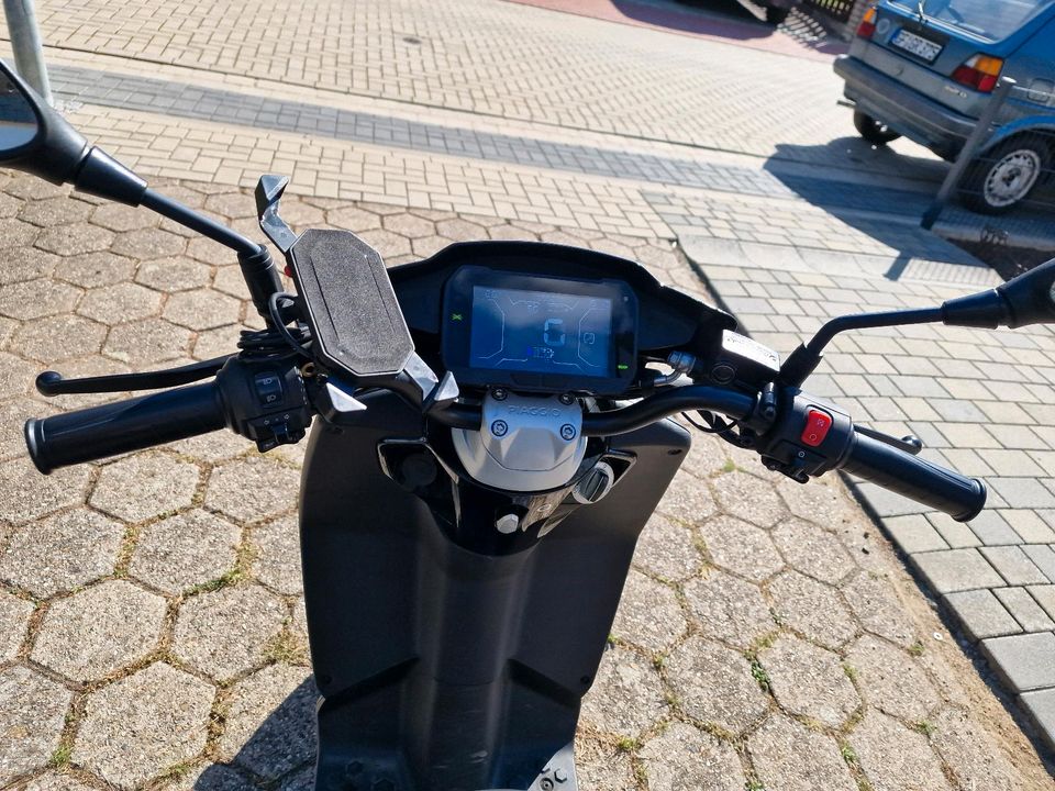 Piaggio One Plus + Long Range E-Roller, kein Mofa in Isenbüttel