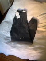 Nike Sporthose Gr S Frauen schwarz  Neu Berlin - Treptow Vorschau