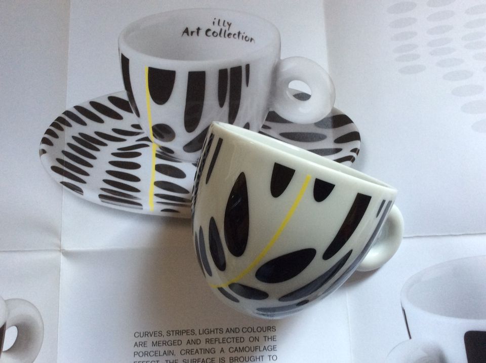 Illy Cappuccino Tassen Art Collection Tobias Rehberger 2010 in Düsseldorf