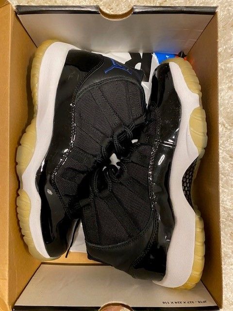 NEU Nike Air Jordan 11 - Schwarz - EU Größe 42,5 in Heidelberg