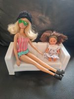 Barbie mit Kind und Sofa Niedersachsen - Burgwedel Vorschau