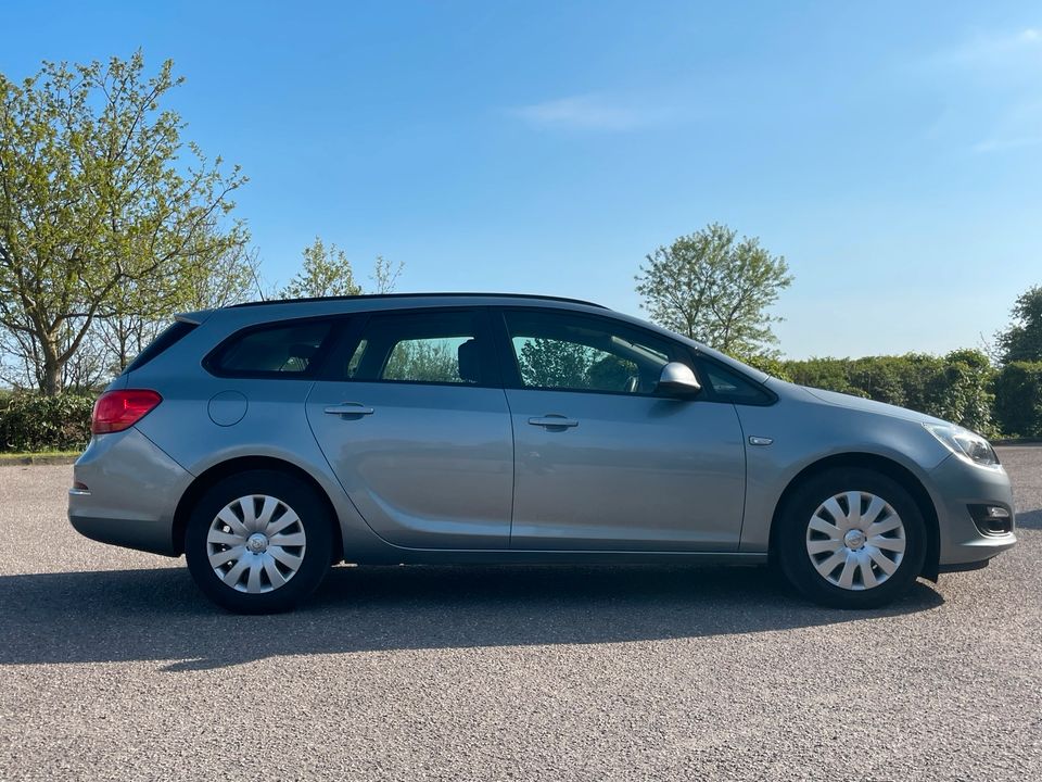 Opel Astra Sports Tourer 1.6l Selection in Husum