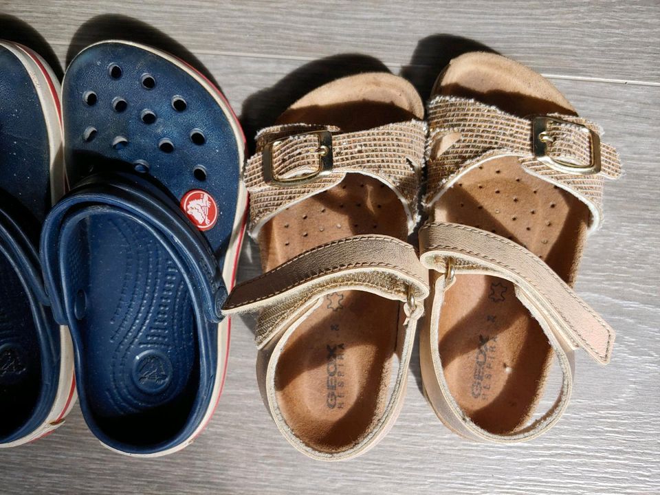 Kinderschuhe Größe 24/25 Geox Sandalen/ Crocs in Mölln