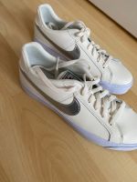 Neue Nike Silber Cremeweiß 41 Schuhe Sneaker Schleswig-Holstein - Kiel Vorschau