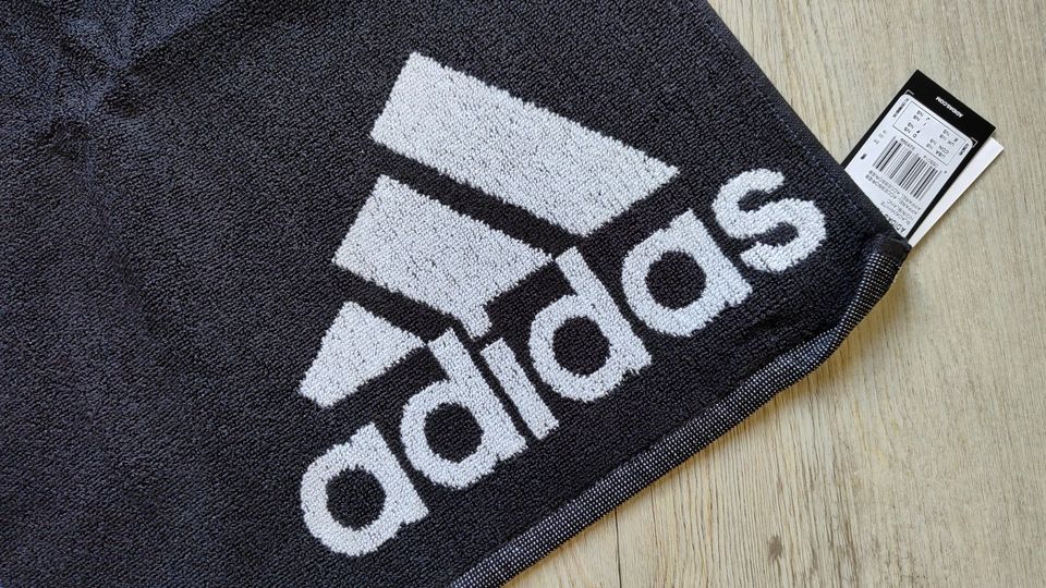 Adidas Handtuch schwarz weiß neu Towel 50 x 100 cm in Kassel