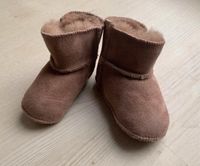 Neue Baby Lammfell Schuhe Gr.17/18 Hessen - Malsfeld Vorschau