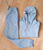 NIKE 2-teiliger Trainingsanzug Größe S; Sportbekleidung Baden-Württemberg - Freiberg am Neckar Vorschau