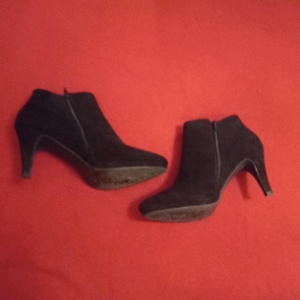 High Heels Stiefel Stiefeletten schwarz Wildleder Gr. 41 in Fulda