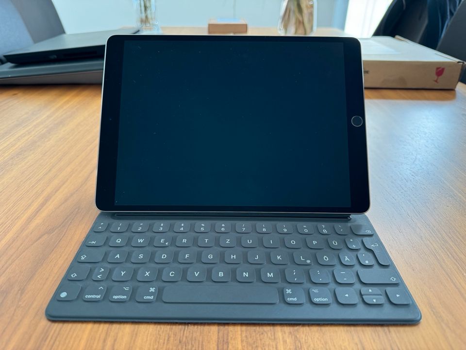 Apple iPad Pro (10,5″) inkl. Smart Keyboard in Köln