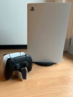 PlayStation 5 Digital Edition mit 2 Controller und Ladestation München - Moosach Vorschau