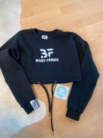 Body Female Cropped Hoodie/Sweater schwarz/weiß Gr. S Frankfurt am Main - Kalbach Vorschau