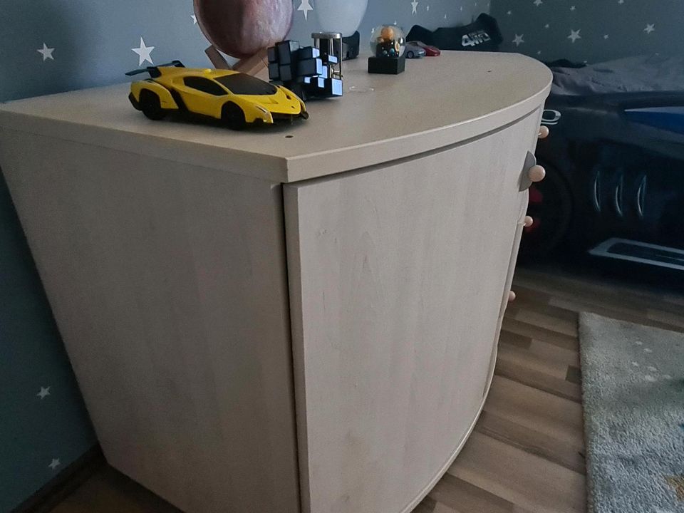 kinderzimmerschrank mit 2 regalelementen und wickel/kommode in Salzgitter