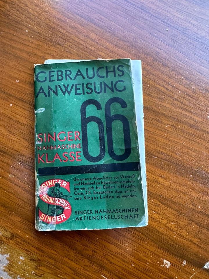Singer Nähmaschine mit Gestell in Mülheim (Ruhr)