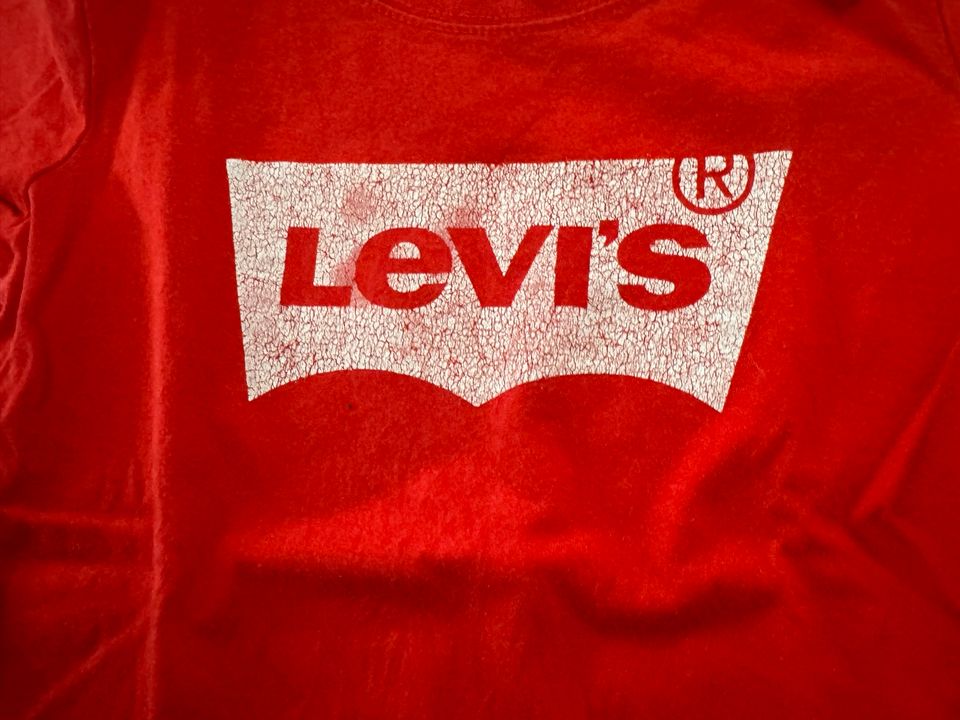 Levi‘s T-Shirt rot Gr. 110 in Mühlenbeck