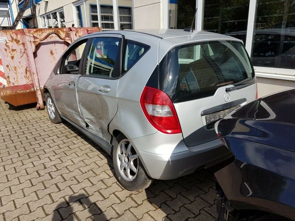 SCHLACHTFEST - TEILE - MERCEDES-BENZ A-KLASSE (W169) A 180 CDI in Dinslaken