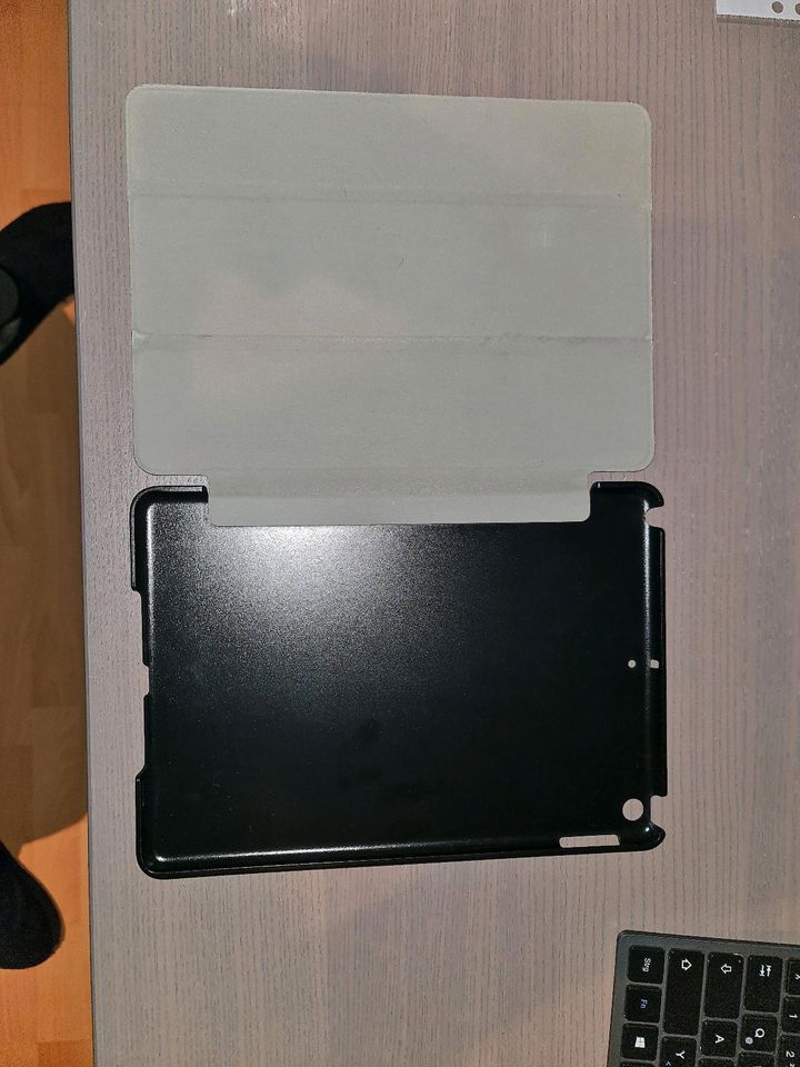 iPad 9,7 Zoll Klapphülle in Stadthagen