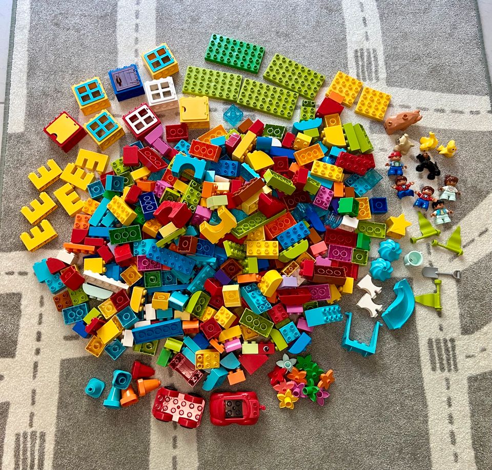 LEGO Duplo Steine-Set inkl. Bauplatten in Bad Homburg