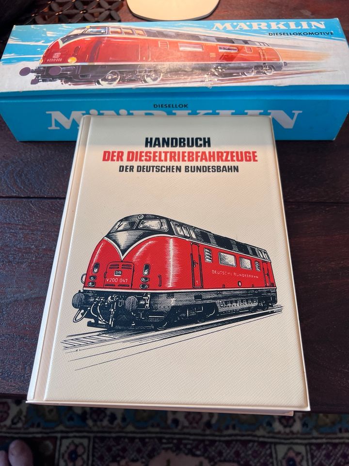 Diesellok v. Märklin mit Fachbuch in Stelle