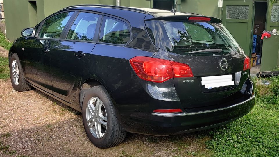 Opel Astra J Sports Tourer 1.4 Turbo in Gotha