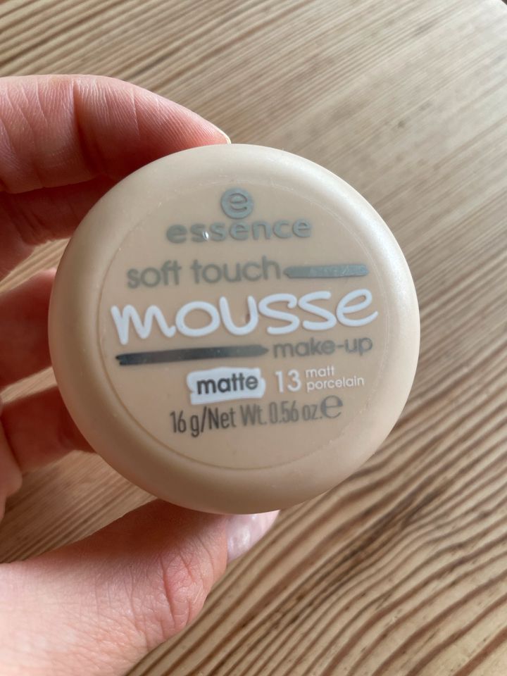 Make Up Mousse Essence 13 soft touch TREND IT UP 010 in Hemmingen