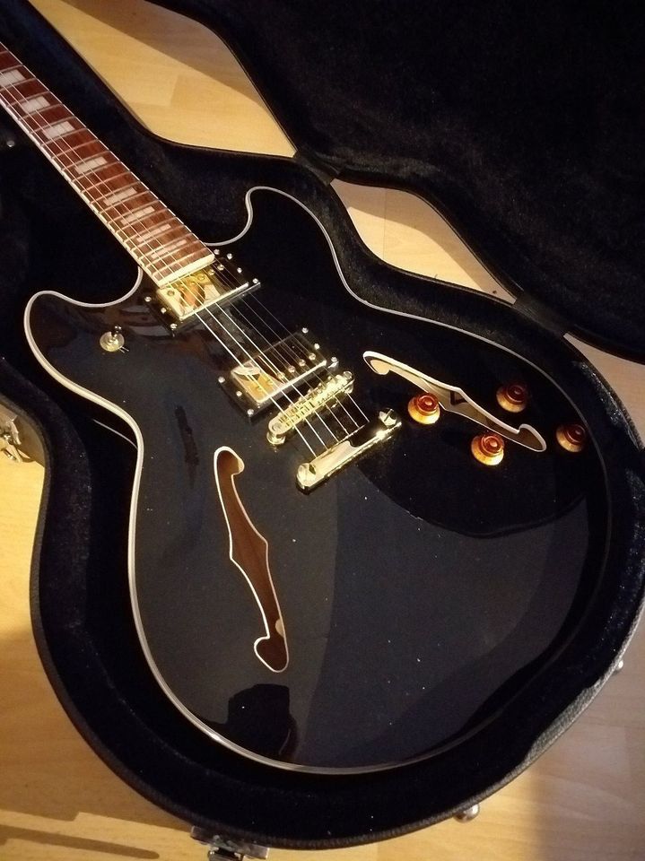 Jazz Gitarre Harley Benton HB35 Plus Black sowie Rockcase-Koffer in Wolsdorf