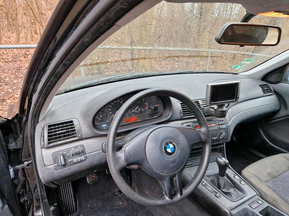 BMW 318i E46 Touring schwarz Facelift Tüv neu AHK in Stadtbergen