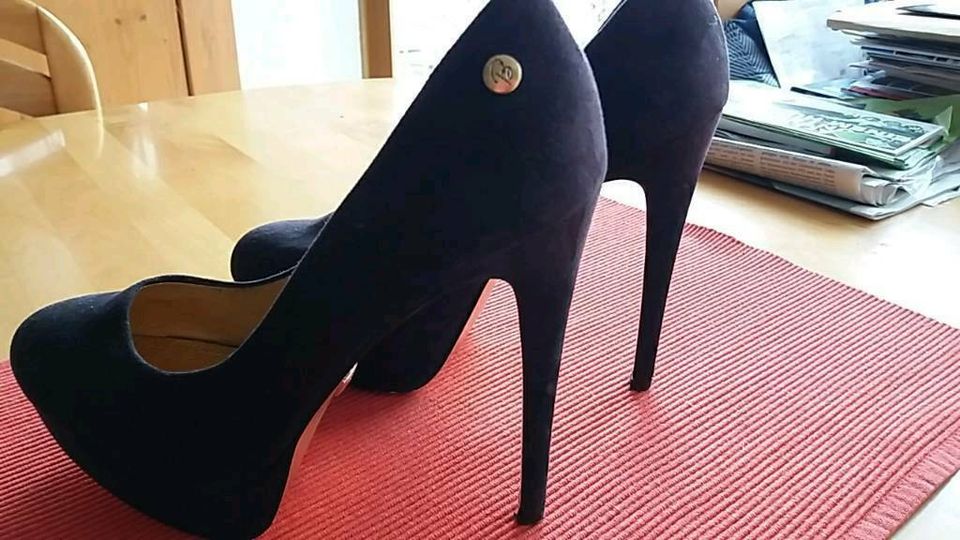 High Heels Pumps Schwarz Gold Gr. 39 in Pliezhausen