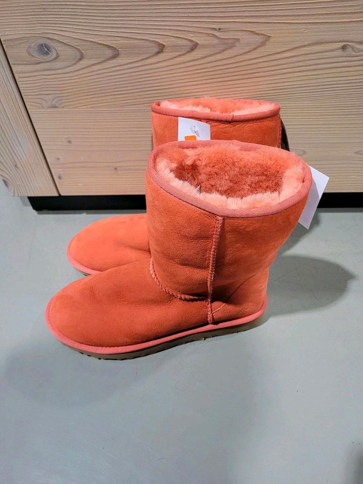 UGG Gr.40 UK 7,5 in Orange NEU in Hanau