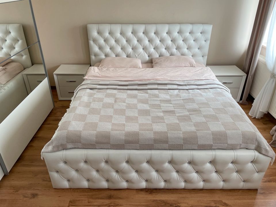 Boxspringbett im Lederlook mit viel Stauraum 180 x 200 in Adelsdorf