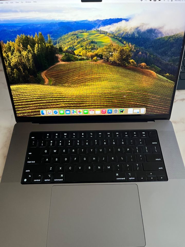 Apple MacBook Pro 2021 16,2" M1 Max 32GB RAM, 1TB SSD 32-Core GPU in München