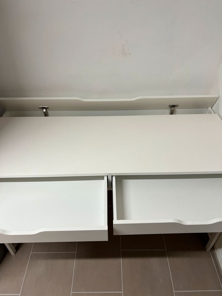 ⚡️verkauft ⚡️Ikea Schreibtisch, weiß, 130×60 cm mit Stuhl in Wolfsburg