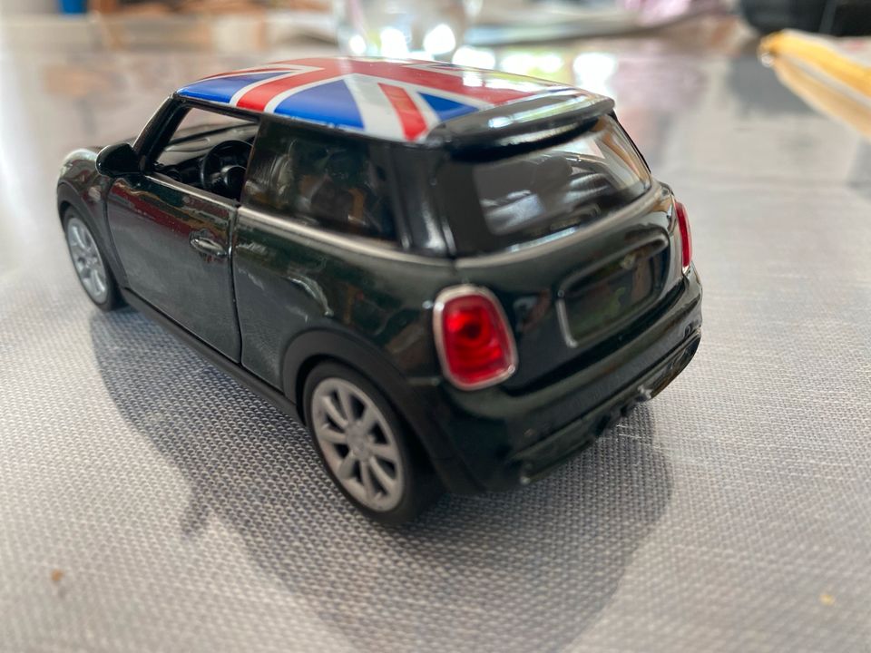 Mini Cooper F56 Hatch 1:38 Model von Welly in Deggendorf