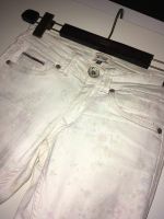 Tommy Hilfiger Jeans mit Blumenmuster Gr 25/32 Friedrichshain-Kreuzberg - Kreuzberg Vorschau