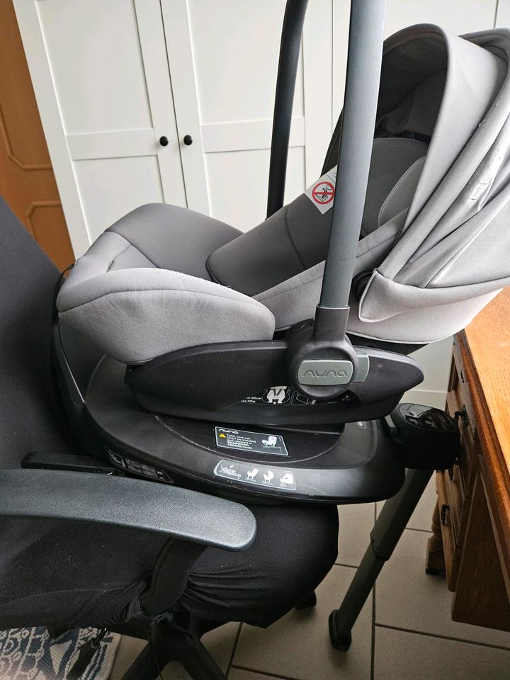 Babyschale ARRA inkl. Isofix-Basis von Nuna in Görsdorf bei Storkow