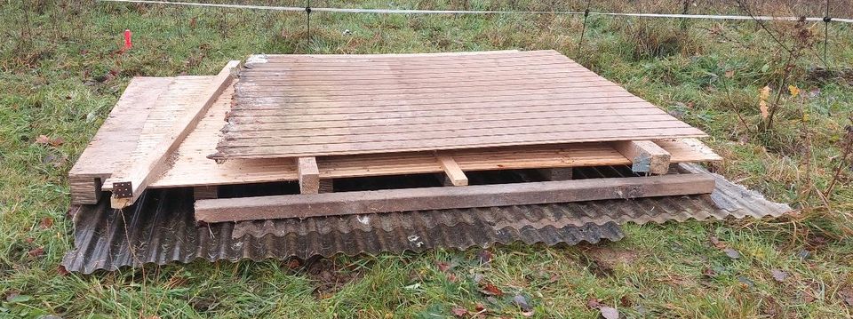 Holzbalken, Holz,Nut und Federbretter,Holzverkleidung,Gartenhaus in