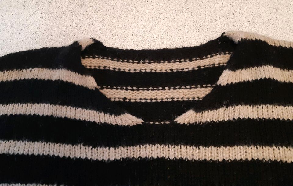 schwarz - beiger Strickpullover Gr. 44 in Aachen