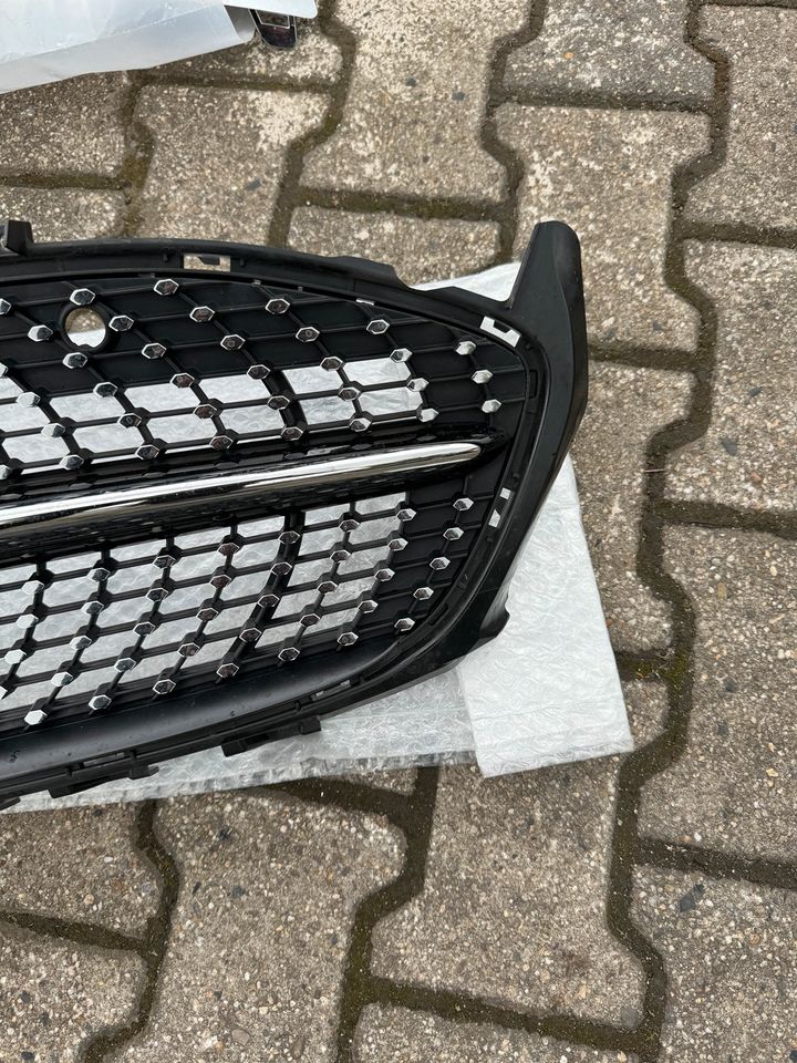 Mercedes CLA W118 Kühlergrill Grill A1188880000 in Herne