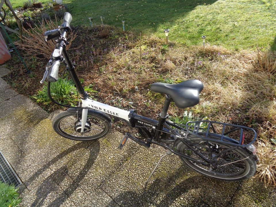 Wild Eagle Elektroklapprad Alu, Weiss/ schwarz, Rahmenhöhe: 38 cm in Oberostendorf