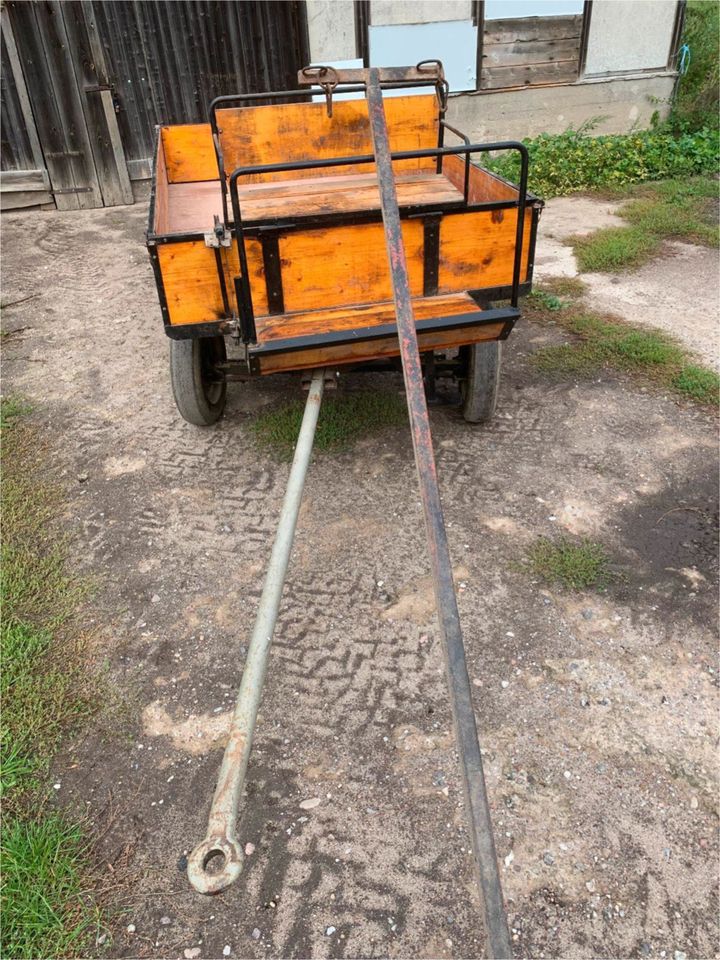 Arbeitswagen Plattenwagen Gummiwagen Anhänger Traktor Wagen in Casekow