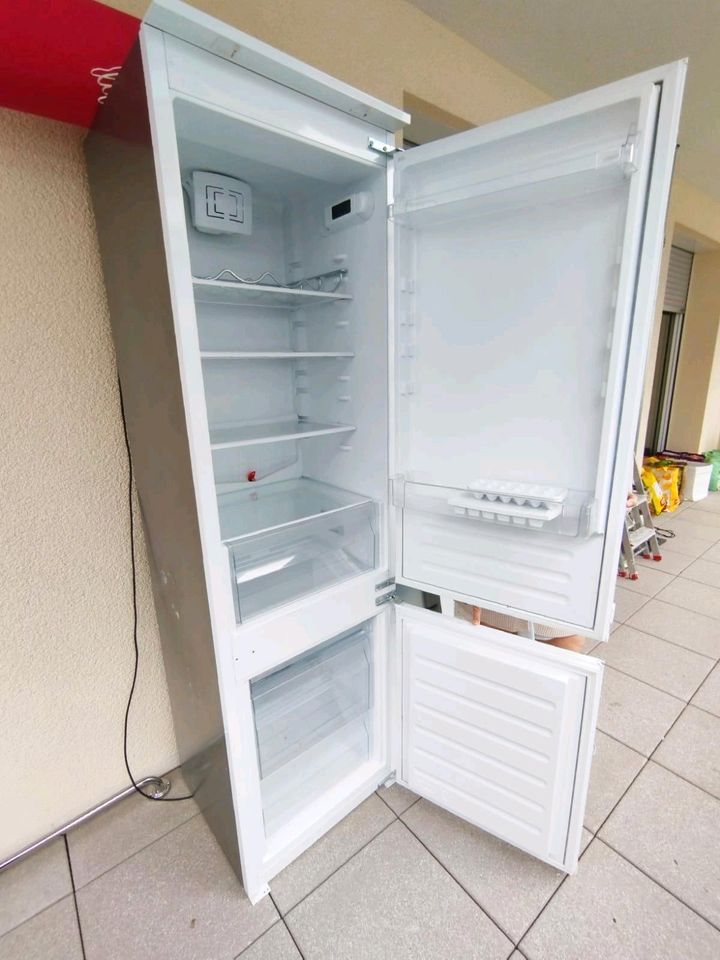 Einbaukühlschrank mit Gefrierfach in Frankfurt am Main