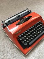 Favorit Schreibmaschine Triumph mit Koffer Vintage Niedersachsen - Ahlerstedt Vorschau